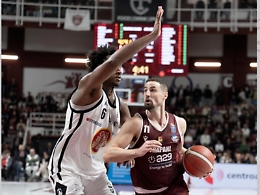 Trapani Shark pi&ugrave; forte delle polemiche: batte pure Udine (e senza penalizzazione sarebbe in vetta) 