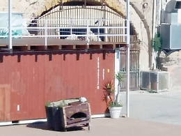 All&rsquo;Arenella accesso negato allo scalo vecchio: interviene il Comune, spallata alle barriere