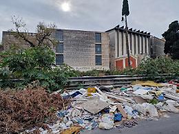 Rifiuti, Catania arranca: la differenziata diminuisce in quantit&agrave; e anche in percentuale