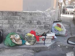 &laquo;Gli indumenti gettati per strada non sono buoni per le donazioni&raquo;