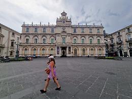 Catania, la citt&agrave; sotto la cenere: &laquo;Prenotazioni in calo del 25%&raquo; e si teme un effetto panico dopo Ferragosto