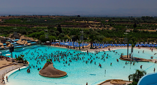 Etnaland, nessun depuratore e nove metri di rifiuti sotterrati accanto al parco acquatico. Il procuratore: &laquo;Lo hanno fatto per anni&raquo;