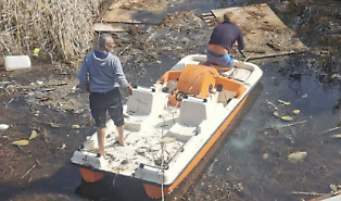 Marina di Modica, il gesto solitario di un imprenditore per salvaguardare il laghetto della frazione
