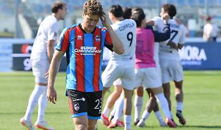 Il Catania s'&egrave; smarrito: fischi, maglie a terra e zero certezze. &laquo;Senza dignit&agrave;&raquo;