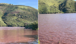 Il lago Dirillo si tinge di rosso: meraviglia per gli escursionisti, preoccupati gli agricoltori. Acqua vietata per gli ortaggi