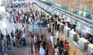 Aeroporto di Catania, la crisi cenere continua: prolungato il divieto di atterraggio &laquo;a tempo indeterminato&raquo;