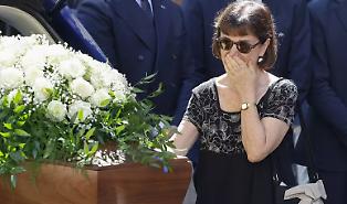 Recuperato nel lago, il ministro Roccella ai funerali del marito: &laquo;Dopo 50 anni continueremo a camminare mano nella mano&raquo;
