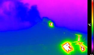 Nuova bocca eruttiva sull'Etna: si apre uno squarcio nella Valle del Bove, aeroporto ancora bloccato