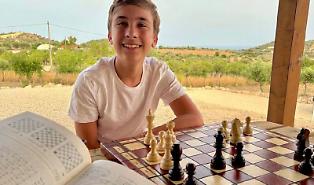 Diego, ragazzo plusdotato: campione di scacchi, a 14 anni pu&ograve; andare all'Universit&agrave;, ma il talento si scontra con le regole