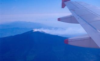Aeroporto di Catania riapre parzialmente: settore C1 operativo, voli sospesi fino alle 14 del 15 agosto per la cenere