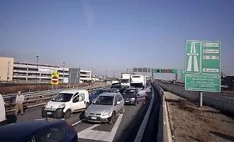 Incidenti stradali, scontro tra moto e auto sulla Tangenziale, un ferito