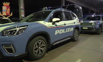 Paura in piazza: raffica di colpi al Tondicello della Plaia, bossoli trovati e indagini della polizia