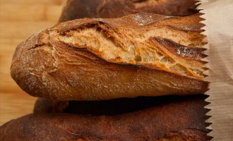 Viaggio all'interno di un panificio di viale Vittorio Veneto tra ingredienti non segnati e lavoratori in nero