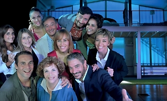 "A casa tutti bene" arriva a teatro: il debutto in regia di Gabriele Muccino