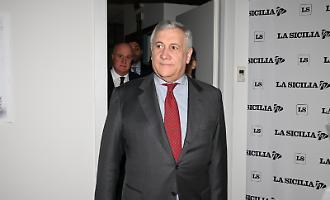 Il ministro Tajani a Catania: &laquo;Forza Italia, ascolter&ograve; tutti. La priorit&agrave; &egrave; difendere la bandiera, non rinuncio alla guida della Sicilia&raquo;