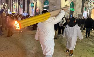 Sant'Agata, le foto dei fedeli con i ceri tra preghiera e devozione