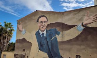 Un volto che torna a casa: a Militello in Val di Catania un murales per l&rsquo;illustre concittadino