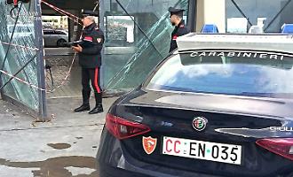 Carabinieri sventano lo sciacallaggio al mercato ittico di Aci Trezza dopo il ciclone Harry