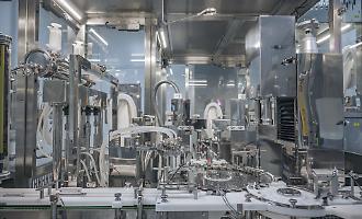 La societ&agrave; farmaceutica Sifi "ristruttura" e annuncia 52 licenziamenti: sit-in dei lavoratori davanti alla Confindustria