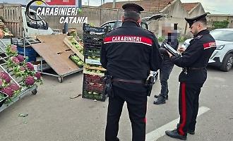 Catania, 20mila euro di sanzioni ad ambulanti dell'ortofrutta. Uno fugge alla vista dei carabinieri