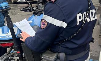 Parcheggio conteso per 5 euro: parcheggiatore abusivo minaccia, evade e finisce in carcere