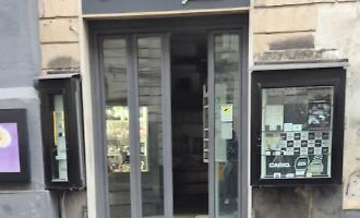 Furto lampo alle 6 del mattino in una gioielleria di via Etnea: rubati gli orologi esposti