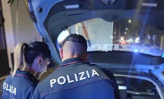 In piena notte andava in giro con un condizionatore: lo aveva rubato. Arrestato