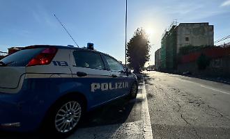 Catania, ladri di polli rubano al supermercato e fuggono in auto