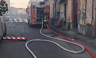 Vasto rogo a Catania: fiamme vicino a via Zia Lisa e via San Jacopo, evacuate alcune abitazioni