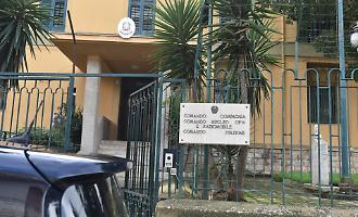 Tentano di ingannare un'anziana di 82 anni: finto carabiniere arrestato, denunciato un complice
