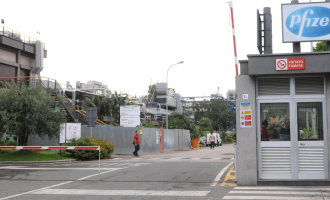 Pfizer annuncia lo stop definitivo a Catania del Pen e delle siringhe Mtx: oltre 300 esuberi