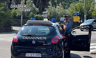 A Valverde 47enne denunciato per allaccio abusivo alla rete elettrica. E aveva anche 30 grammi di marijuana