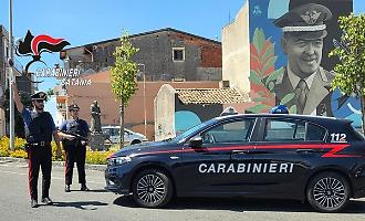Ignora l'alt e si lancia in una folle fuga nel centro abitato: denunciato 18enne