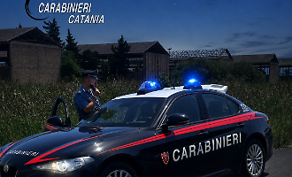 Catania, tenta il furto in un'azienda della zona industriale: scoperto, scatta la fuga nella notte
