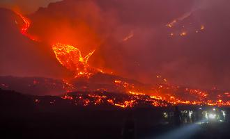 Etna: basta cenere, rimane solo "la parte buona": nuova bocca a quota 3.100, due colate alimentate