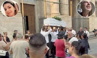 Riposto in lutto per l'ultimo saluto a Noemi Impellizzeri la cui morte resta ancora un mistero