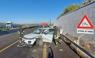 Incidente sull'A19 a Belpasso: tre auto coinvolte e nove feriti lievi