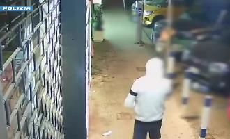 Facevano esplodere i distributori per rubare sigarette: due arresti con braccialetti elettronici