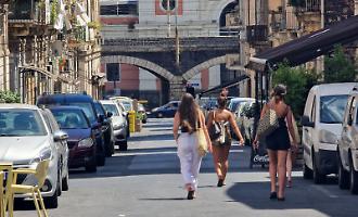 Affitti in centro a Catatania, canoni in calo. &laquo;Ma &egrave; perch&eacute; si paga spesso in nero&raquo;