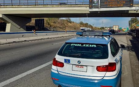 Incendia i rifiuti speciali nel terreno preso in affitto, prova a fuggire ma viene acciuffato dagli agenti della Stradale