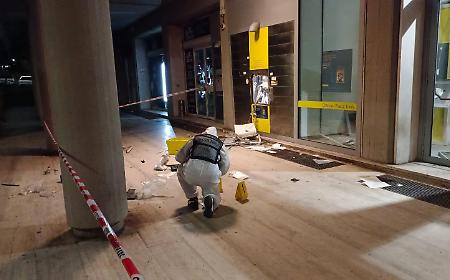 Tremestieri Etneo, colpo al Bancoposta in piazza. Fanno esplodere la cassaforte e scappano