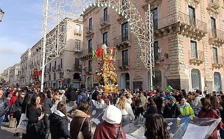 La Festa di Sant'Agata tra fede, devozione e pagine social: Galvagno e La Rosa all'Offerta della Cera