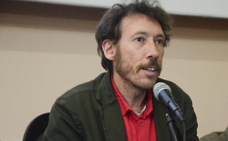 La destra insorge e a Patern&ograve; salta l'incontro con lo storico Gobetti: &laquo;Negazionista delle foibe&raquo;. Ma la preside smentisce: &laquo;&Egrave; solo che mancava il contraddittorio&raquo;