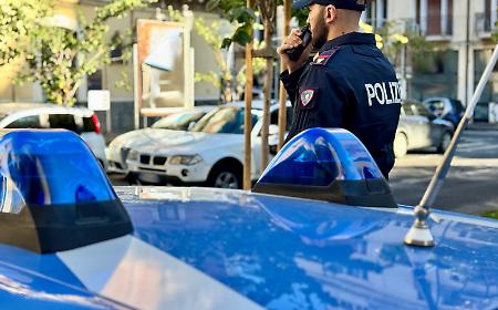 Ladra di gioielli con figlioletta al seguito: arrestata dopo inseguimento della cassiera del negozio e della Polizia