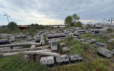 Riposto, addio al "cimitero" dei pontili