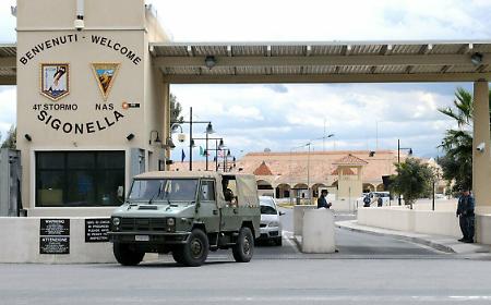 Sigonella, dal "noi lo avevamo detto" del M5S alle mobilitazioni del Pd le polemiche sul divieto di Crosetto