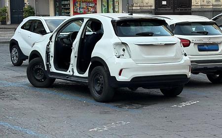 Il fenomeno delle auto cannibalizzate in strada a Catania: smontate in pochi minuti, un incubo per i proprietari