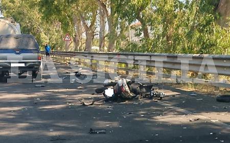 Catania, incidente mortale sulla statale 114 all'altezza del "Torero": auto contro scooter, deceduto il centauro