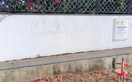 Sfregio a Franco Battiato: vandali distruggono il murale sul lungomare di Riposto