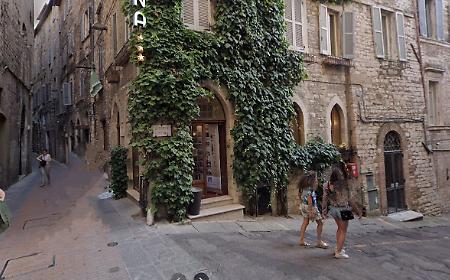 &Egrave; catanese il musicista trovato morto in una camera d'albergo di Perugia, ipotesi intossicazione a causa di una caldaia